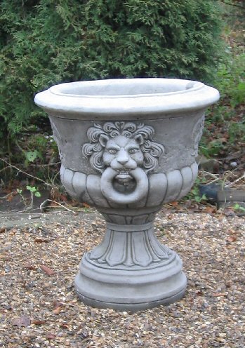 KUV6 Lion Vase
